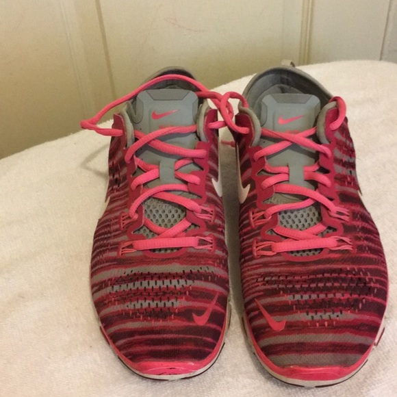 Pink Nike - Picture 2 of 3